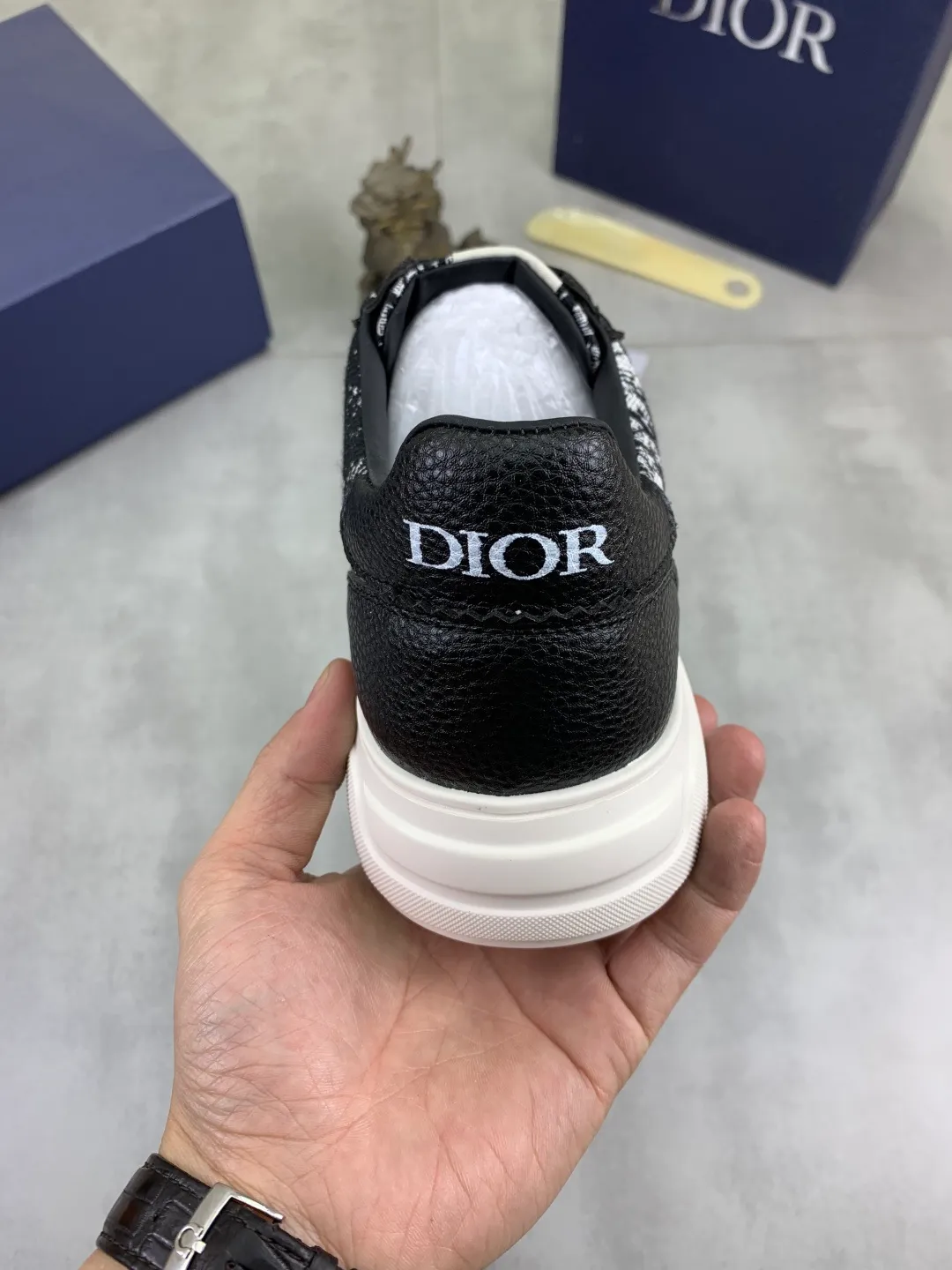 Men's men's shoes P420💰[New style]🆘[Dior] Dior original lace-up low-top men's shoes Classic casual shoes 🔥This model is the official classic model with high quality and made by famous original designers. It is made of high-quality cowhide with original materials➕comfortable and breathable mesh lining➕pigskin insole. The perfect last shape and generous and fashionable design have attracted many consumers and are suitable for drivers to drive🚗. What you want is the best quality in the market. Color: 4️⃣Color Code number: 38--44 (45 customized)
